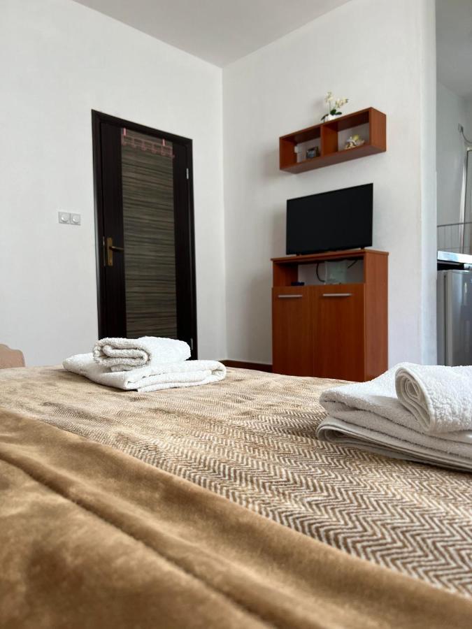 Apartments Fat E Jet - Pool & Breakfast Ulcinj Exteriör bild