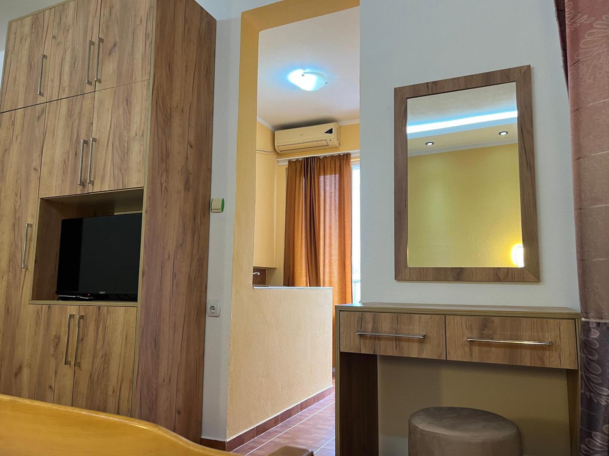 Apartments Fat E Jet - Pool & Breakfast Ulcinj Exteriör bild