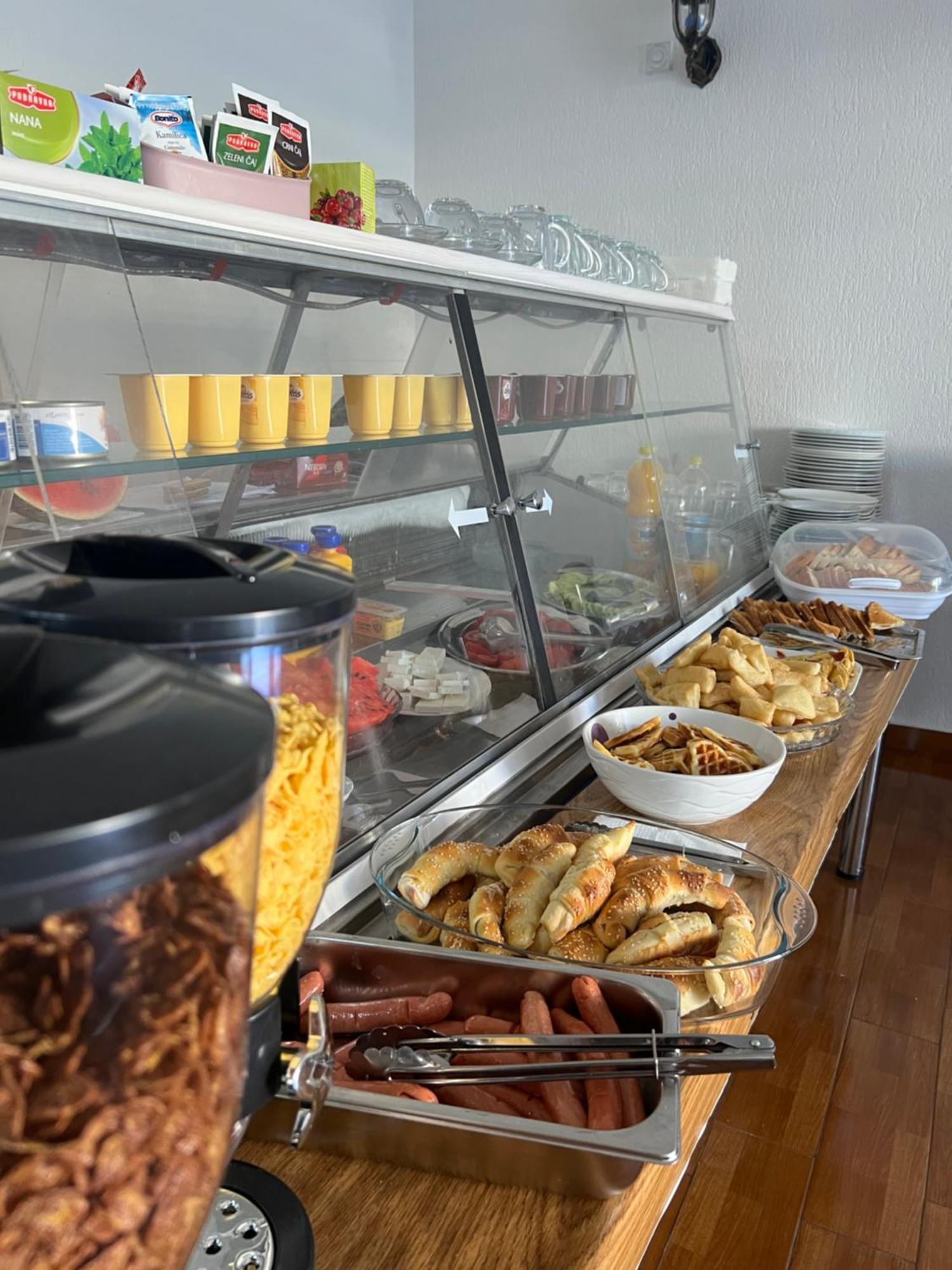 Apartments Fat E Jet - Pool & Breakfast Ulcinj Exteriör bild
